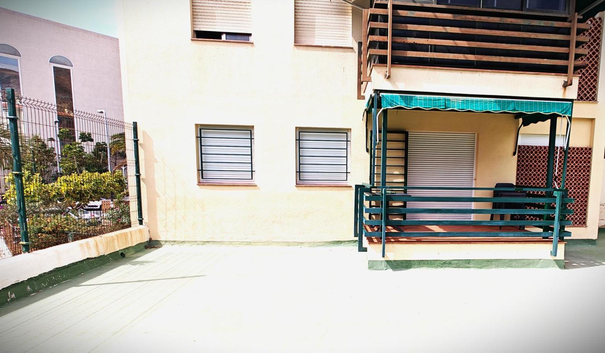 Sun Apartment - 3 Bedrooms, Priv Parking, Pool, Ac, Tv Channels, Fibre Net Los Cristianos  Exterior foto